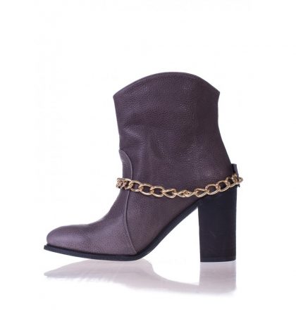 Botine gri piele accesorizate cu lant auriu